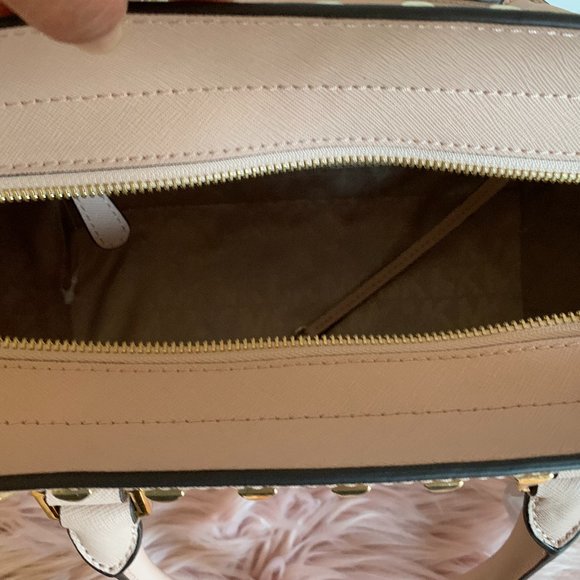 NWT! MICHAEL KORS MK SELMA STUDDED MEDIUM SATCHEL SHOULDER BAG W DUST BAG - Picture 8 of 15